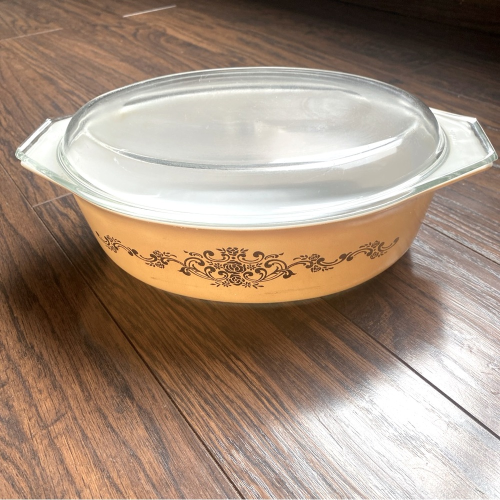 Vintage Pyrex Rose Fold Casserole Dish #45 with Lid! 2 1/2 Quart